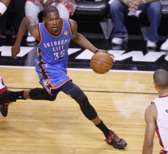 全军出击！曼城VS利兹联首发出炉：哈兰德领衔，多库B席出战（火力全开！曼城战利兹联首发公布：哈兰德挂帅，多库与B席先发）