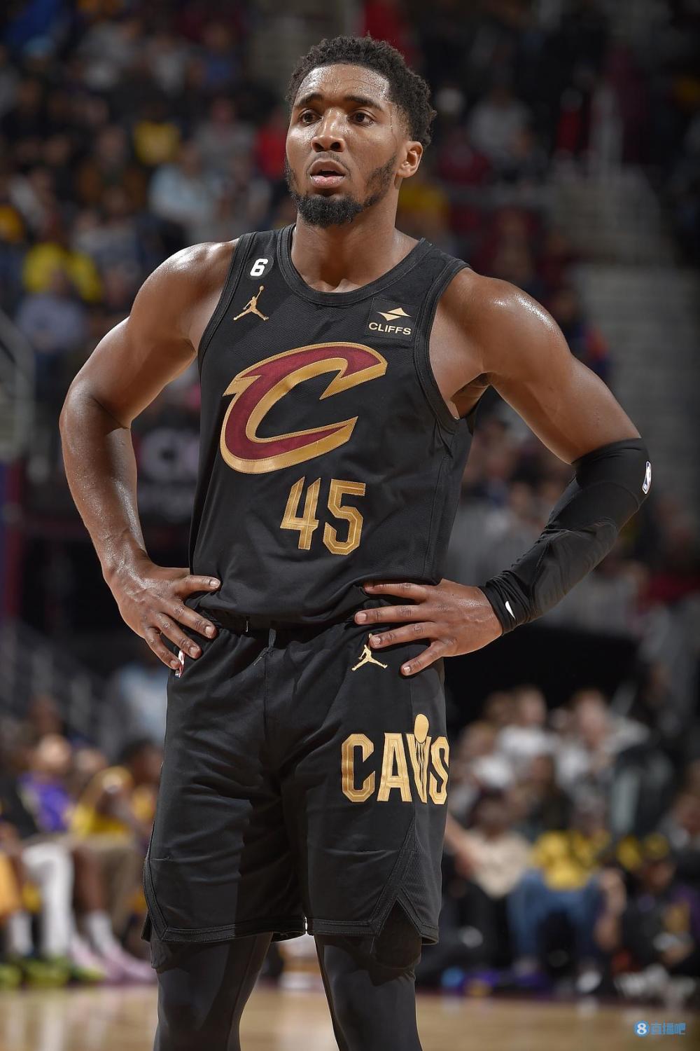 世体：埃里克与巴萨就续约达成初步协议，他曾收到恩里克邀请（世体：埃里克与巴萨已初步达成续约共识，曾接到恩里克邀约）