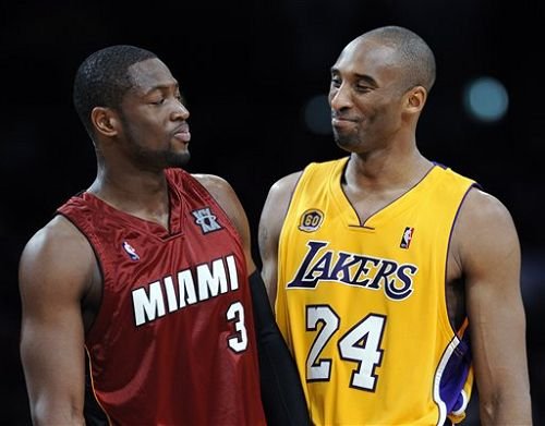 记者：申花将给球员放短假，12月2日重新集中备战广岛三箭（申花为球员安排短假，球队将于12月2日再度集结备战广岛三箭）